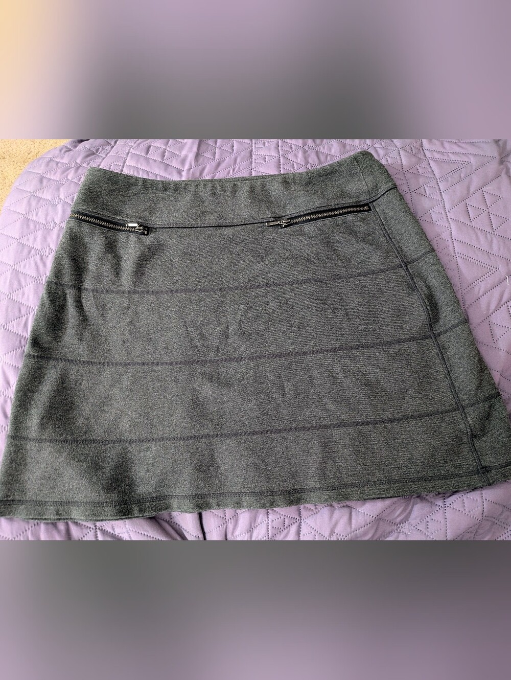 Athleta Classic Grey Knit A-Line Skirt With Zippers. Size Large